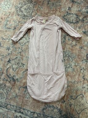 Kyte Baby Bundler in Light Pink with Snap Front